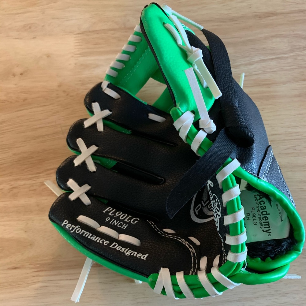 9 inch Rawlings glove
